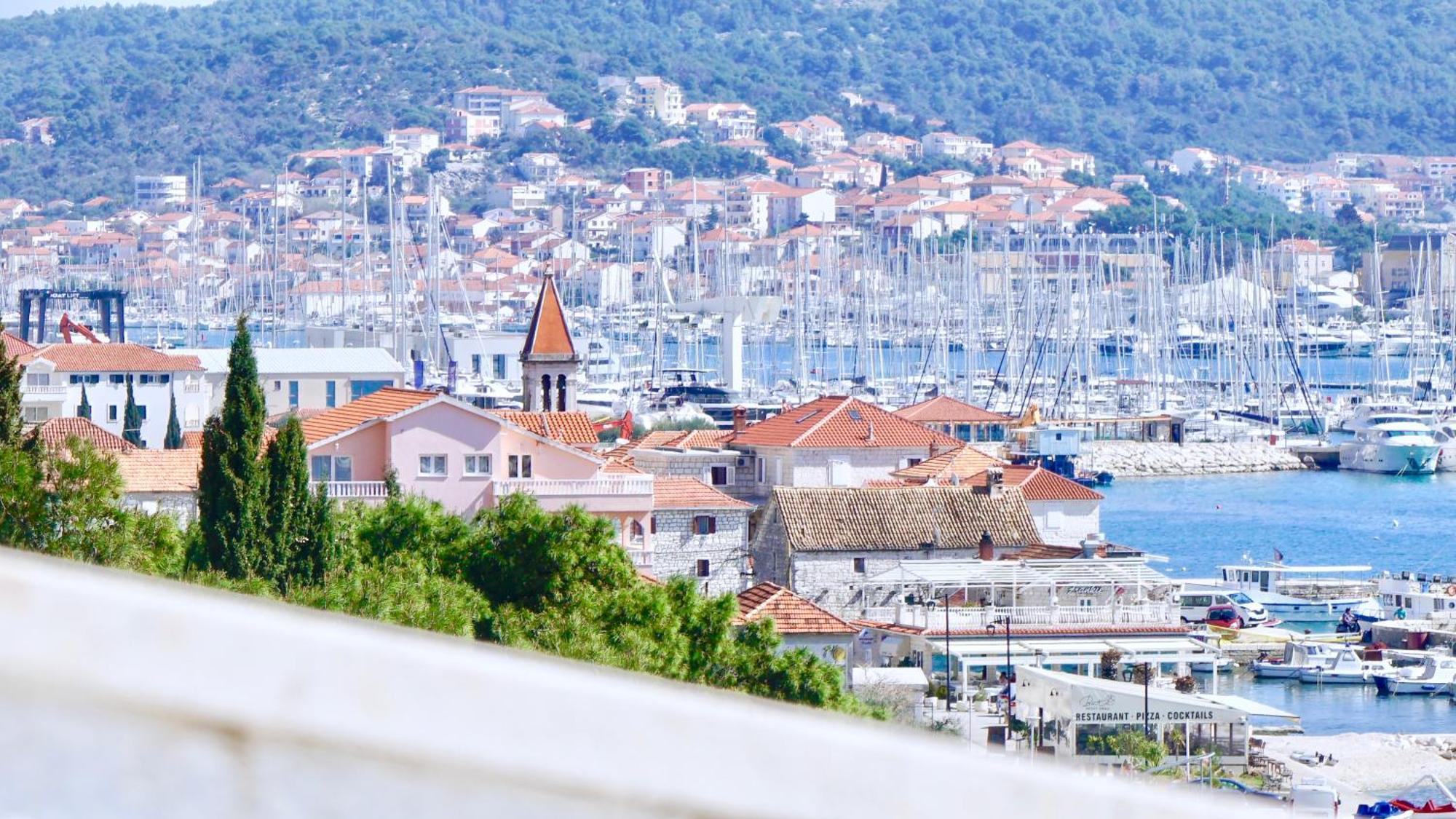 Hotel Bavaria Trogir Доньї-Сегет Екстер'єр фото