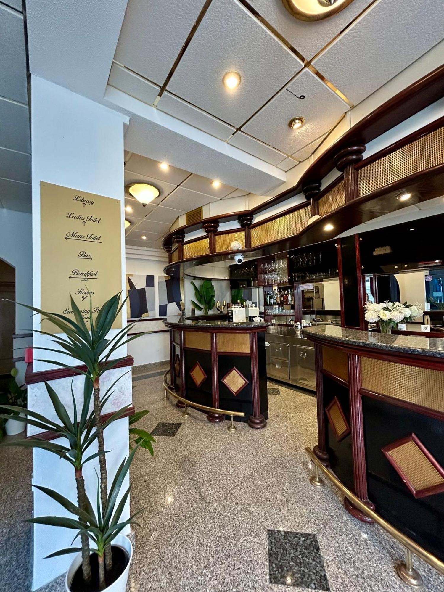 Hotel Bavaria Trogir Доньї-Сегет Екстер'єр фото