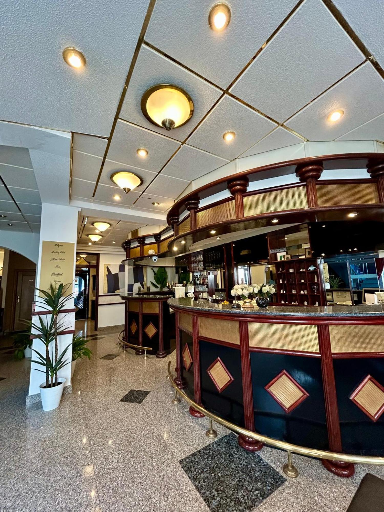 Hotel Bavaria Trogir Доньї-Сегет Екстер'єр фото