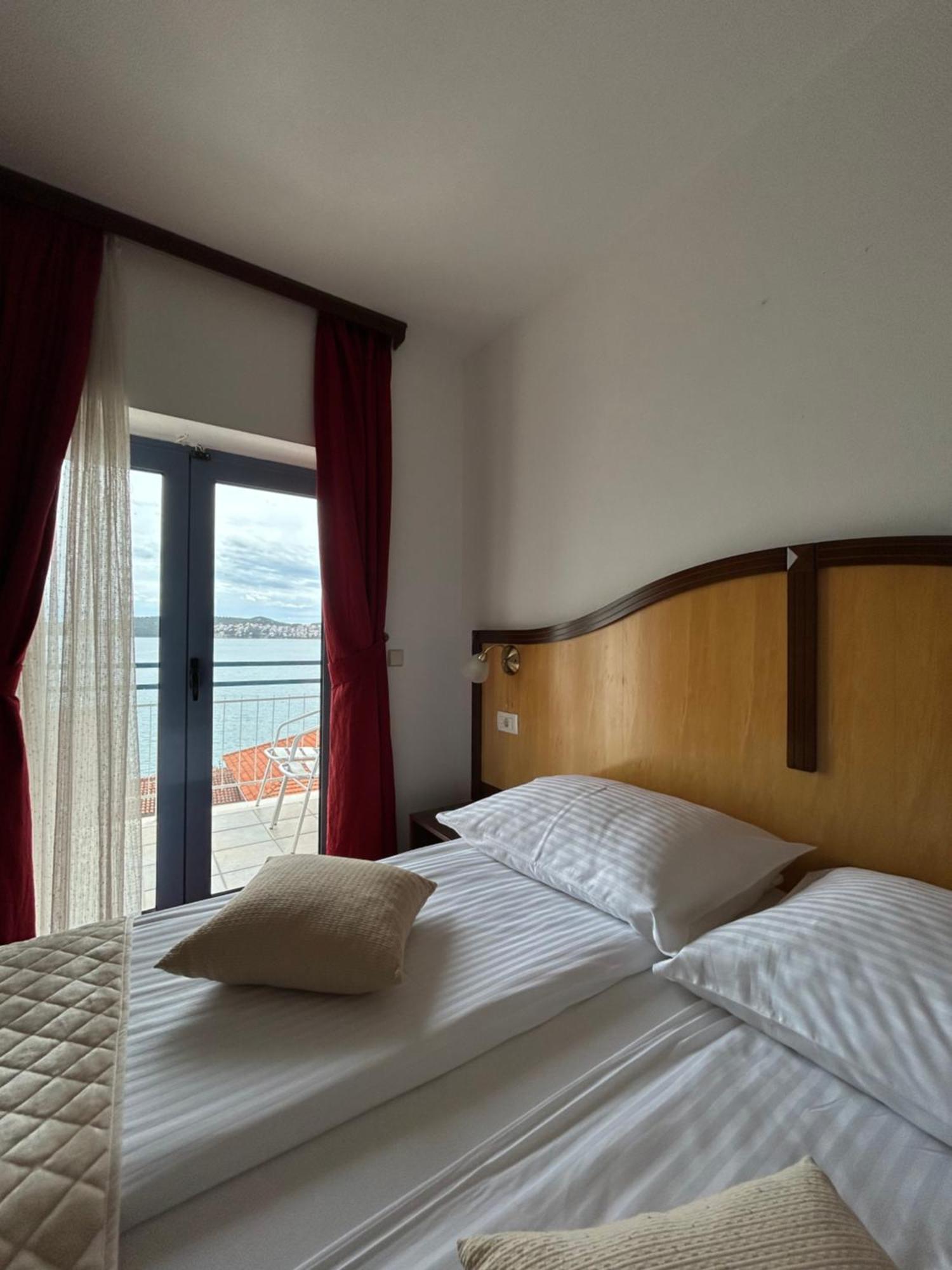 Hotel Bavaria Trogir Доньї-Сегет Екстер'єр фото