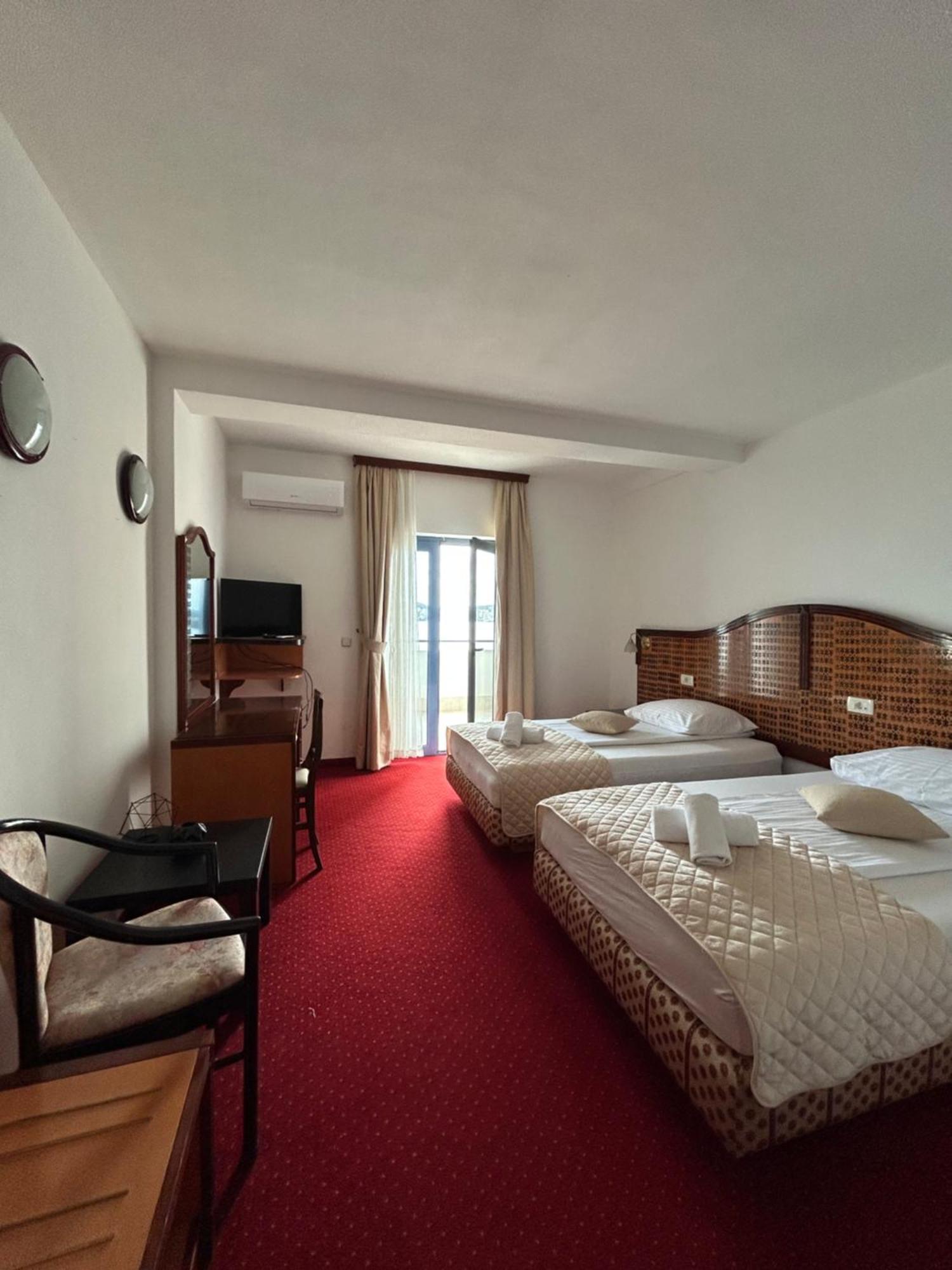 Hotel Bavaria Trogir Доньї-Сегет Екстер'єр фото