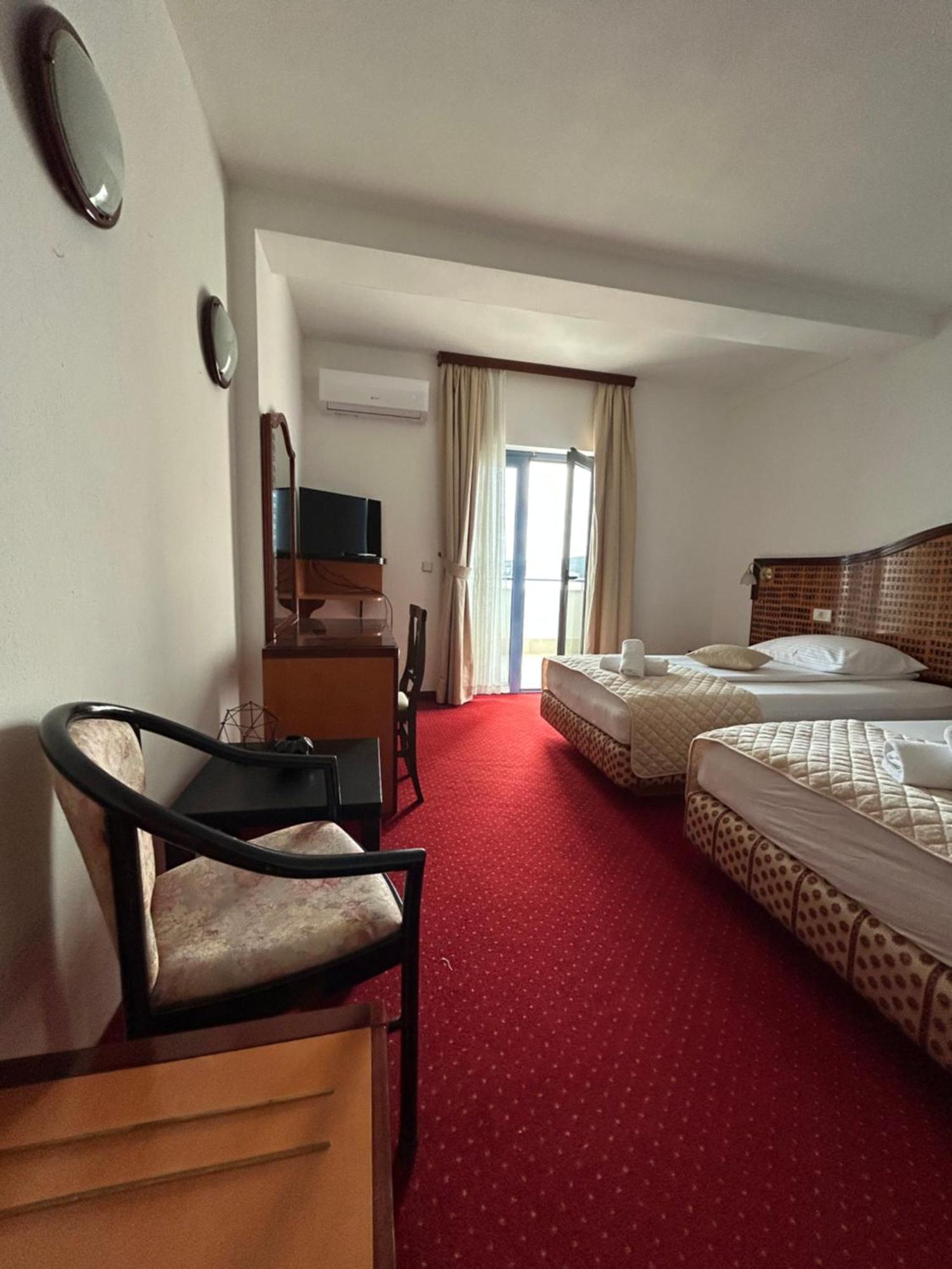 Hotel Bavaria Trogir Доньї-Сегет Екстер'єр фото