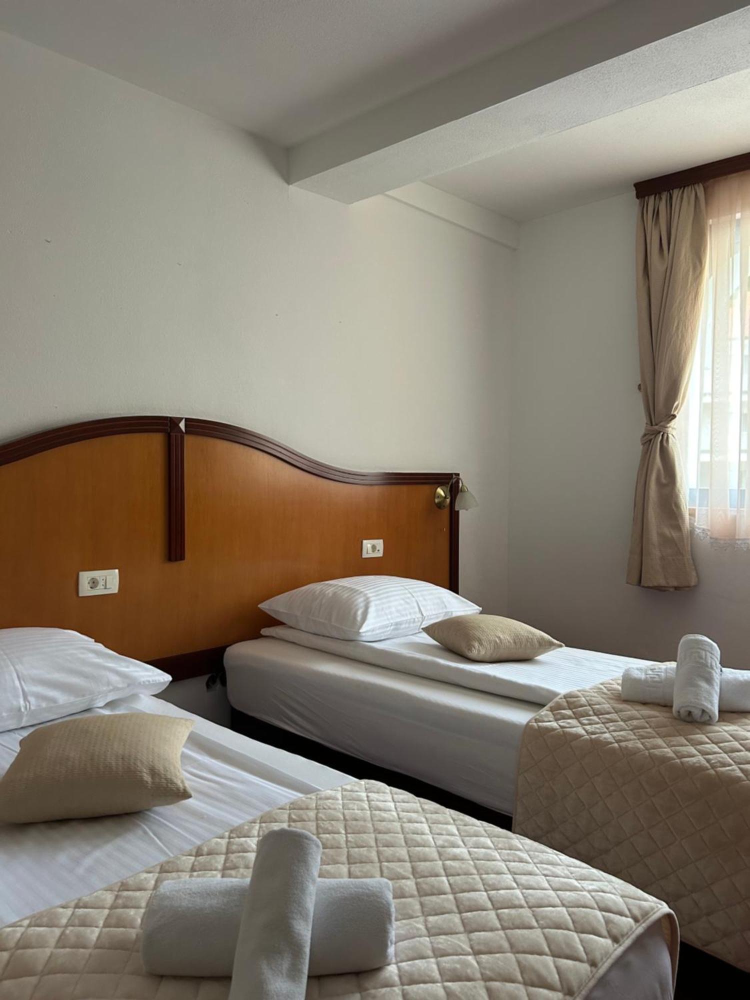 Hotel Bavaria Trogir Доньї-Сегет Екстер'єр фото