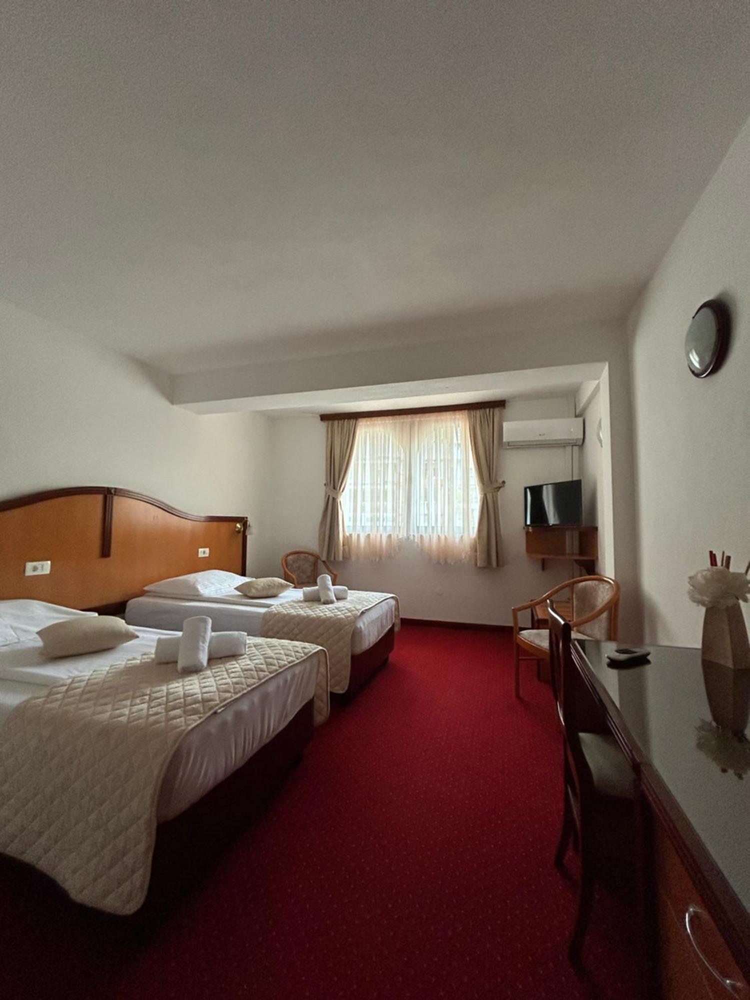 Hotel Bavaria Trogir Доньї-Сегет Екстер'єр фото
