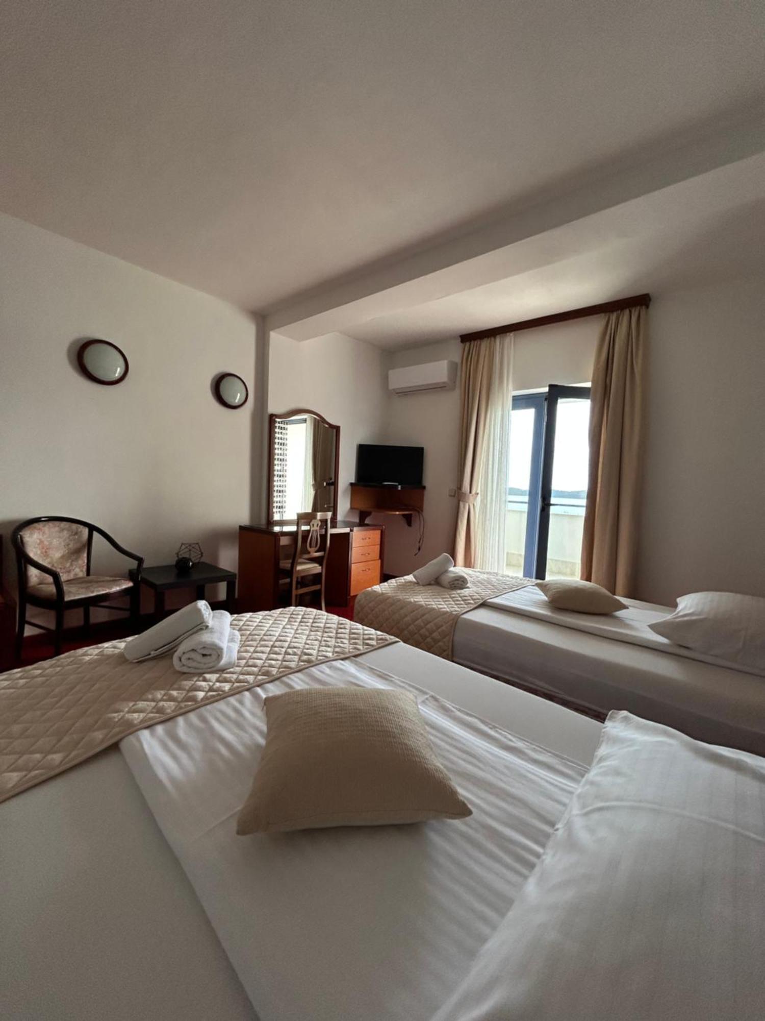 Hotel Bavaria Trogir Доньї-Сегет Екстер'єр фото