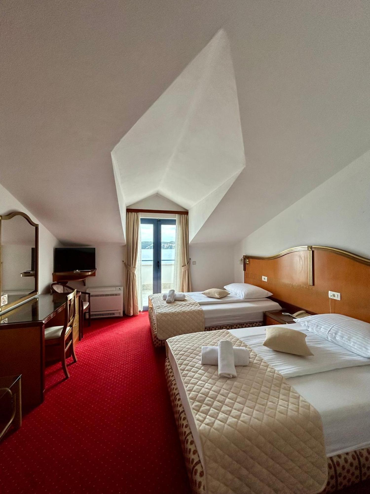 Hotel Bavaria Trogir Доньї-Сегет Екстер'єр фото