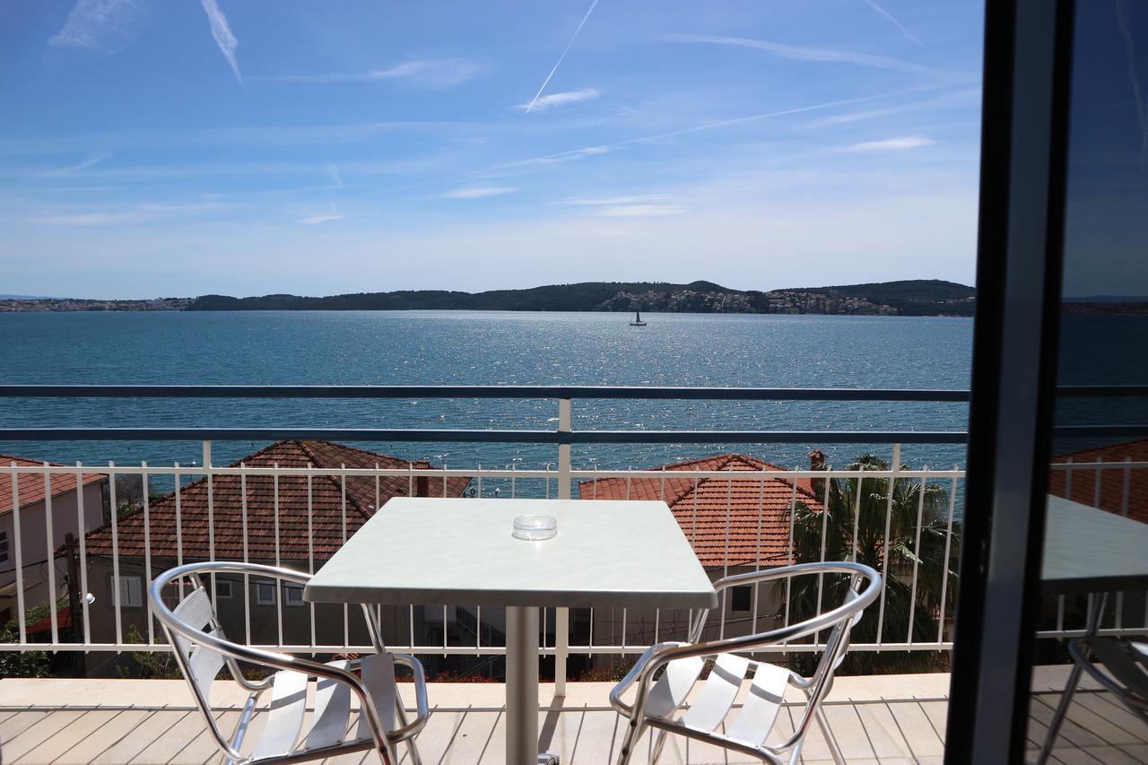 Hotel Bavaria Trogir Доньї-Сегет Екстер'єр фото
