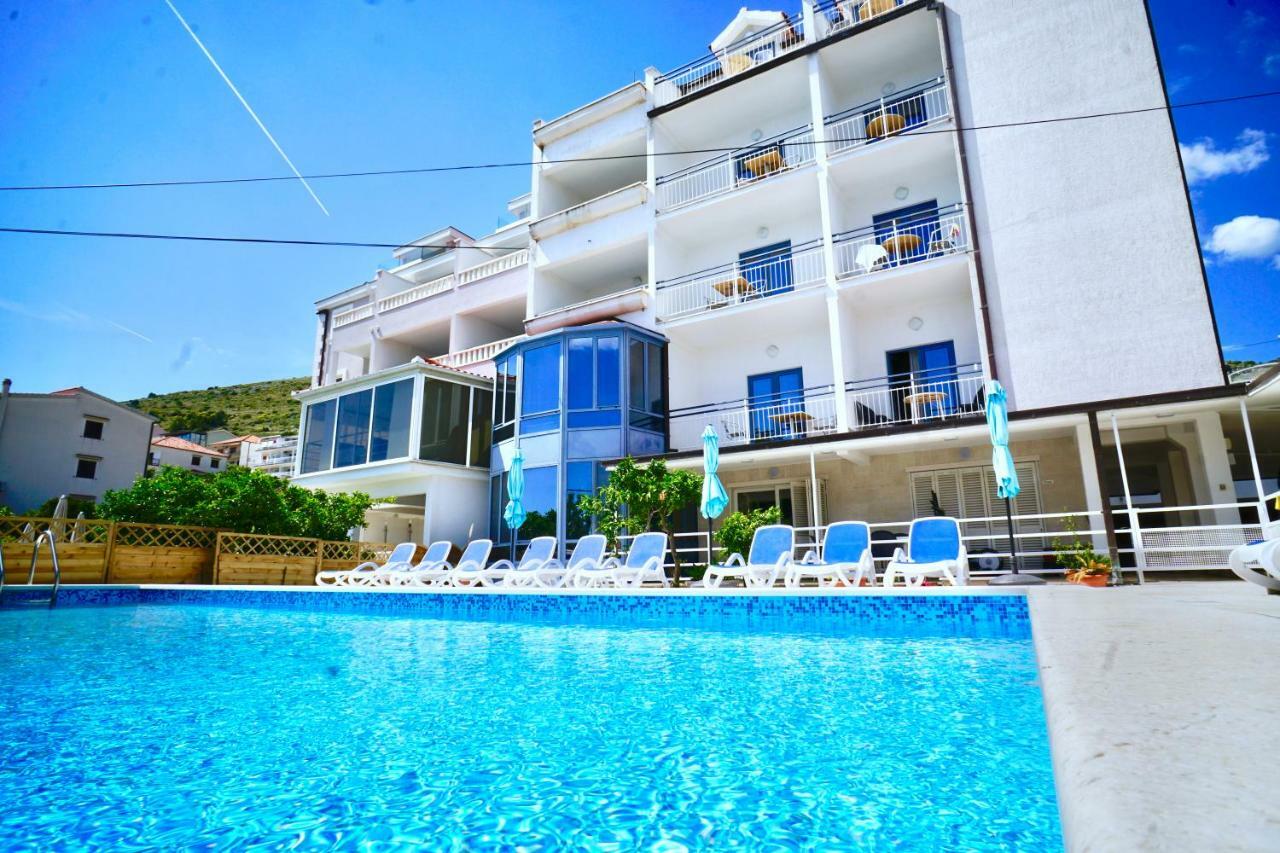 Hotel Bavaria Trogir Доньї-Сегет Екстер'єр фото