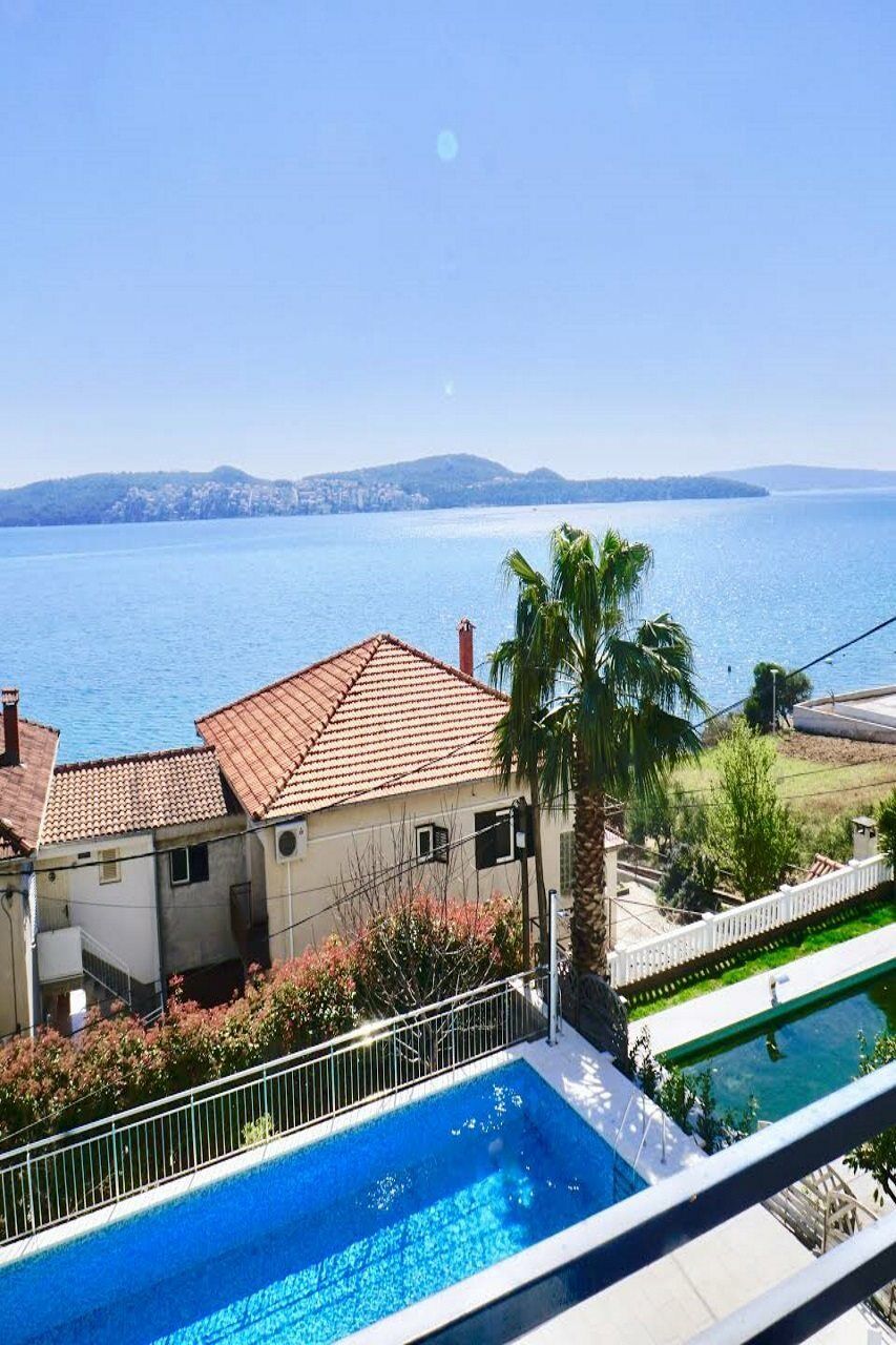 Hotel Bavaria Trogir Доньї-Сегет Екстер'єр фото